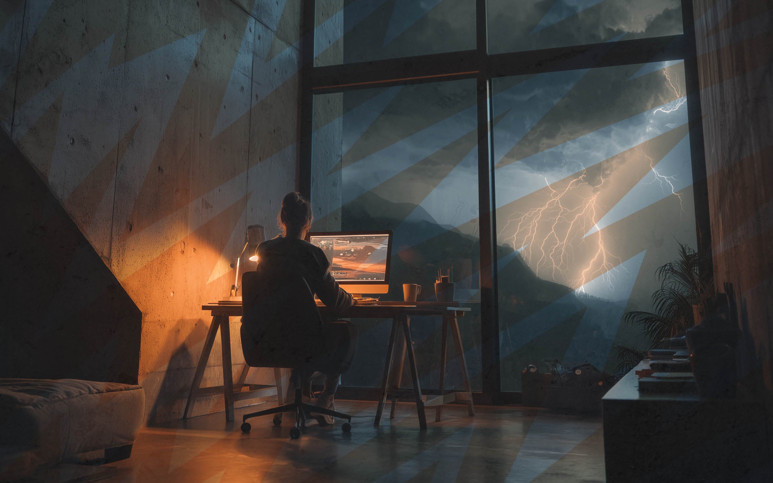 Eine junge Frau arbeitet in der Nacht während eines gewitters.